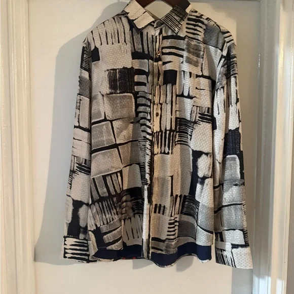 Robert Graham Abstract Black and White Shirt with Vibrant Lion Design - Picture 4 of 12